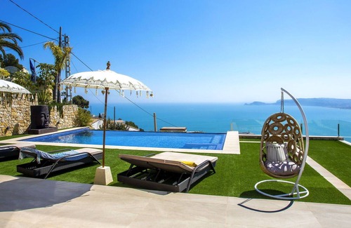 Aduanas Villa | Stunning private villa for 10 people with private pool, WIFI, A/C, TV, terrace and parking