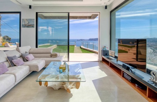 Aduanas Villa | Stunning private villa for 10 people with private pool, WIFI, A/C, TV, terrace and parking