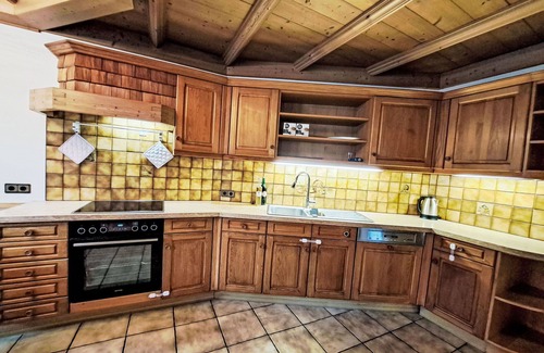 Woergl House | Stunning private villa for 10 guests with private pool, hot tub, WIFI, TV and terrace