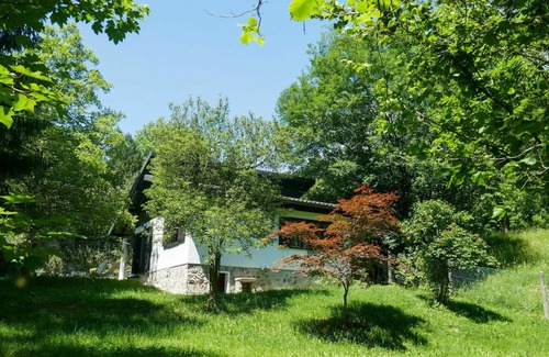 Olivone House | Stunning private villa for 6 guests with WIFI, TV, patio, pets allowed and parking