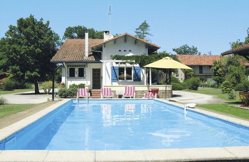 Saint-Julien-en-Born Villa | Stunning private villa for 10 guests with WIFI, private pool, TV, terrace and pets allowed