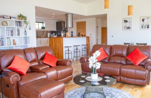 Stein House | Stunning private villa for 6 people with WIFI, TV, terrace and pets allowed