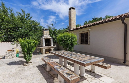 Rogocana House | Stunning private villa for 12 guests with WIFI, private pool, TV and patio