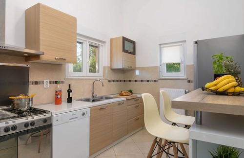 Prodol House | Stunning private villa for 8 guests with A/C, private pool, WIFI, TV and terrace
