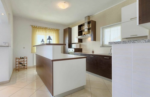 Juricev Kal House | Stunning private villa for 10 guests with WIFI, A/C, private pool, TV and terrace