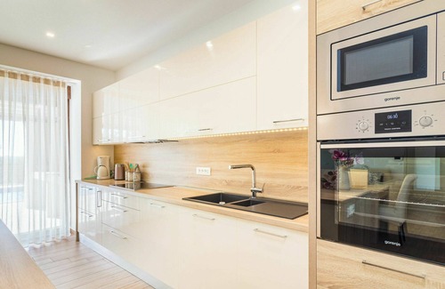 Gracisce House | Stunning private villa for 8 people with A/C, hot tub, private pool, WIFI, TV and terrace