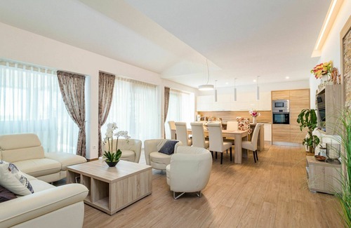 Gracisce House | Stunning private villa for 8 people with A/C, hot tub, private pool, WIFI, TV and terrace
