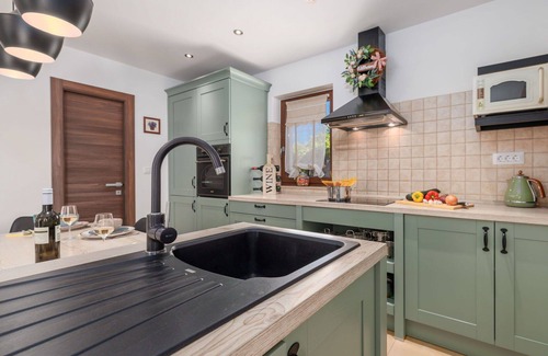 Sveti Ivan Dobrinjski House | Stunning private villa for 6 guests with WIFI, A/C, private pool, TV, terrace and pets allowed