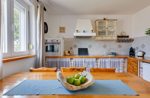 Gornji Zemunik Villa | Stunning private villa for 8 people with A/C, hot tub, private pool, WIFI, TV and patio