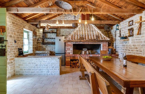 Gornji Zemunik Villa | Stunning private villa for 8 people with A/C, hot tub, private pool, WIFI, TV and patio