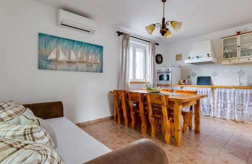 Gornji Zemunik Villa | Stunning private villa for 8 people with A/C, hot tub, private pool, WIFI, TV and patio
