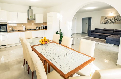 Velim House | Stunning private villa for 8 guests with private pool, WIFI, A/C, TV and terrace