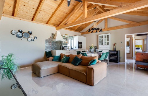 Zemunik Donji House | Stunning private villa for 8 guests with A/C, WIFI, private pool, TV, terrace and pets allowed