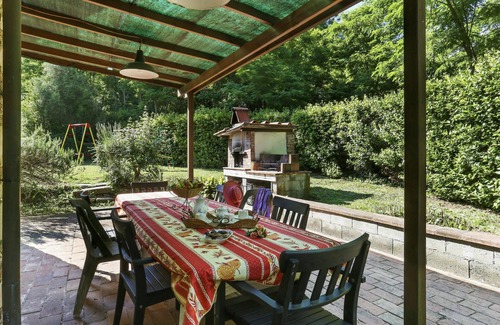 Santa Maria del Giudice Villa | Stunning private villa for 8 people with WIFI, TV, patio and pets allowed