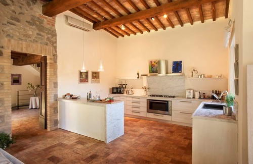 Porano Villa | Stunning private villa for 10 people with WIFI, private pool, A/C, TV and patio
