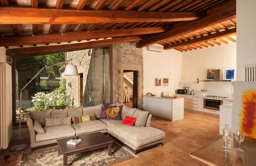 Porano Villa | Stunning private villa for 10 people with WIFI, private pool, A/C, TV and patio
