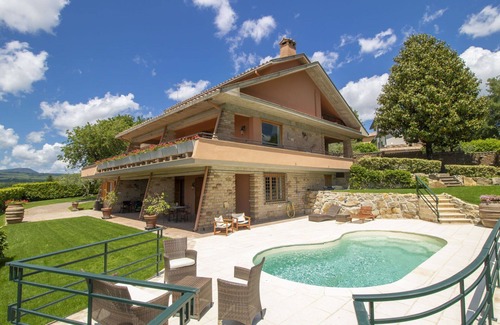Sutri Villa | Stunning private villa for 11 people with WIFI, private pool, A/C, TV, terrace and pets allowed