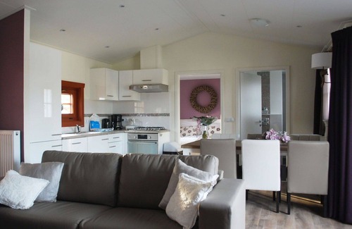 Susteren House | Stunning private villa for 6 people with WIFI, pool, TV and terrace