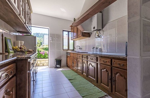 Vilarelho House | Stunning private villa for 4 people with WIFI, TV and terrace