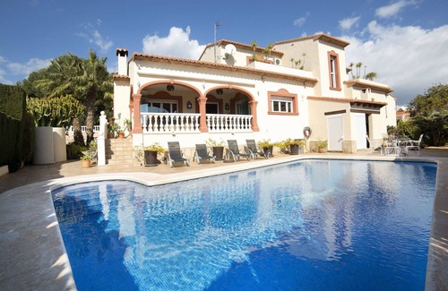 Calpe Villa | Stunning private villa for 8 guests with WIFI, private pool, A/C, TV, terrace and parking