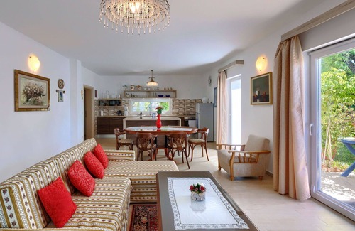 Valica House | Stunning private villa for 10 people with private pool, A/C, WIFI, TV, terrace and panoramic view