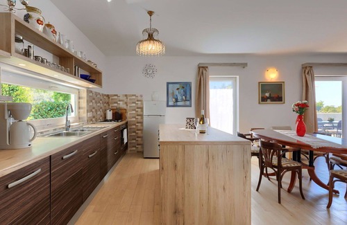 Valica House | Stunning private villa for 10 people with private pool, A/C, WIFI, TV, terrace and panoramic view