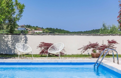 Momjan House | Stunning private villa for 5 people with private pool, A/C, WIFI, TV and patio