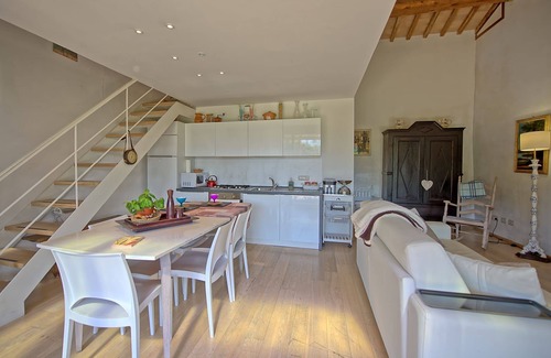 Siena Villa | Stunning private villa for 2 people with WIFI, A/C, TV, patio and panoramic view