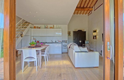Siena Villa | Stunning private villa for 2 people with WIFI, A/C, TV, patio and panoramic view