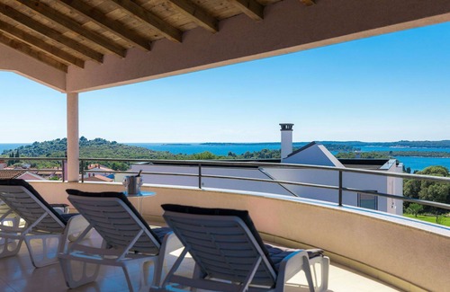 Stinjan Villa | Stunning private villa for 16 guests with private pool, A/C, WIFI, TV, terrace and panoramic view