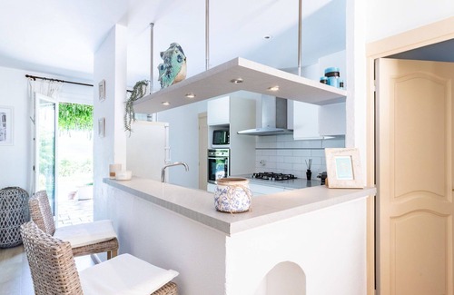 Cogolin Villa | Stunning private villa for 4 guests with A/C, WIFI, private pool, TV, terrace and panoramic view