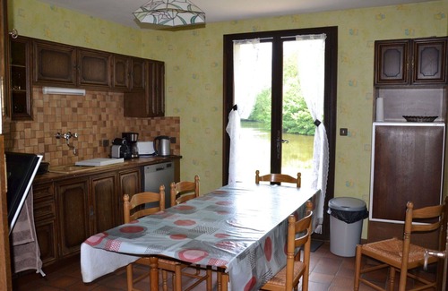 Pionnat House | Stunning private villa for 8 people with WIFI, A/C, TV, terrace and pets allowed