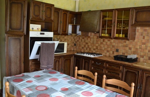 Pionnat House | Stunning private villa for 8 people with WIFI, A/C, TV, terrace and pets allowed