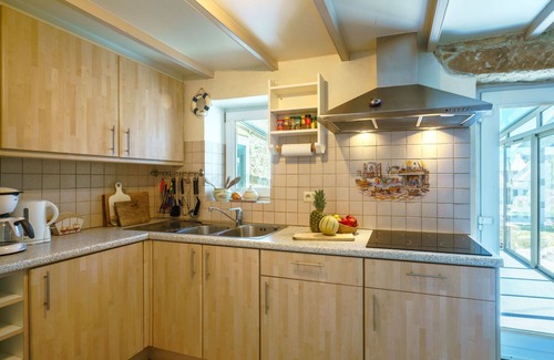Plogoff House | Stunning private villa for 6 people with TV, terrace and pets allowed