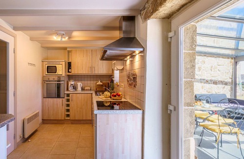 Plogoff House | Stunning private villa for 6 people with TV, terrace and pets allowed