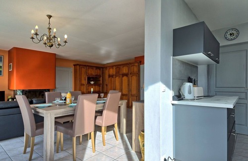 Penvins House | Stunning private villa for 6 people with WIFI, TV, terrace and pets allowed