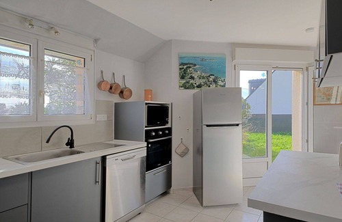 Penvins House | Stunning private villa for 6 people with WIFI, TV, terrace and pets allowed