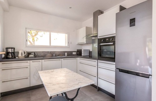 Le Mourillon Villa | Stunning private villa for 4 people with WIFI, A/C, TV, terrace and parking