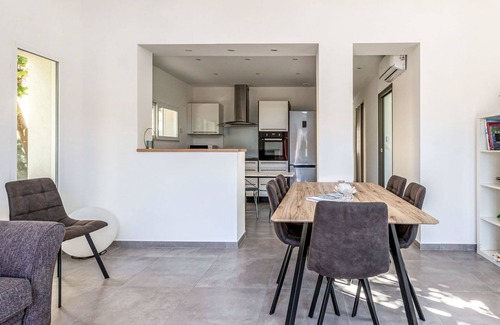 Le Mourillon Villa | Stunning private villa for 4 people with WIFI, A/C, TV, terrace and parking