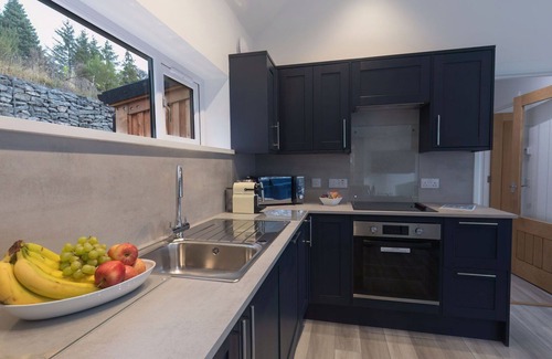 Balnain Villa | Stunning private villa for 4 guests with WIFI, TV, patio, pets allowed and panoramic view