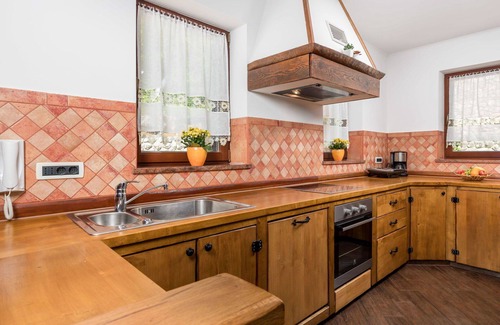 Viskovo House | Stunning private villa for 12 guests with WIFI, A/C, private pool, TV, patio and parking