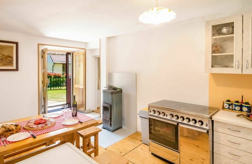 Lic House | Stunning private villa for 4 guests with private pool, A/C, WIFI, TV and pets allowed