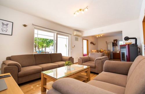 Donji Prolozac House | Stunning private villa for 12 people with A/C, private pool, WIFI, TV and terrace