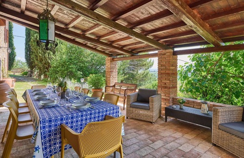 Agello Villa | Stunning private villa with A/C, WIFI, private pool, TV, patio and panoramic view, close to Peru.