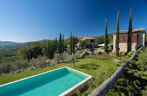 Bucine Villa | Stunning private villa for 12 guests with WIFI, private pool, A/C, TV, patio and panoramic view