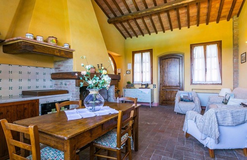 Certaldo House | Stunning private villa with private pool, WIFI, TV, terrace and pets allowed, close to San Gimig.