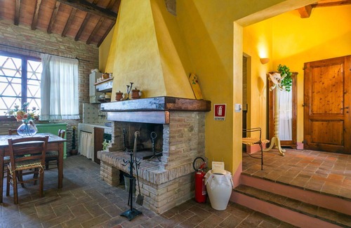 Certaldo House | Stunning private villa with private pool, WIFI, TV, terrace and pets allowed, close to San Gimig.