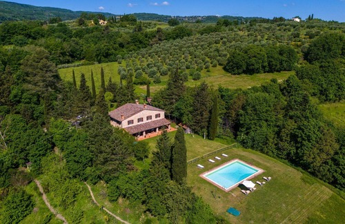 Cetona Villa | Stunning private villa for 8 people with private pool, WIFI, TV, patio, panoramic view and parking