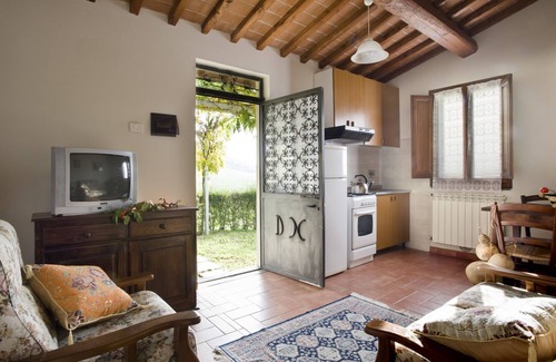 Cicogna House | Stunning private villa for 4 guests with pool, WIFI, patio, pets allowed and panoramic view