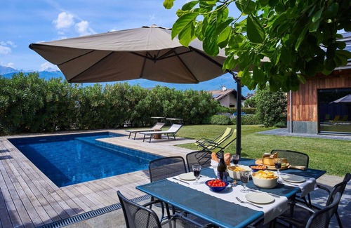 Colico Piano Villa | Stunning private villa with WIFI, private pool, A/C, hot tub, TV, patio and pets allowed